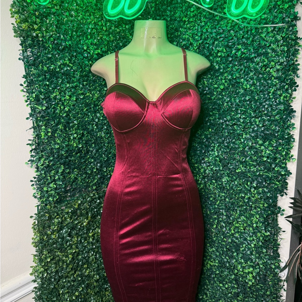 Elegant Burgundy Bodycon Dress